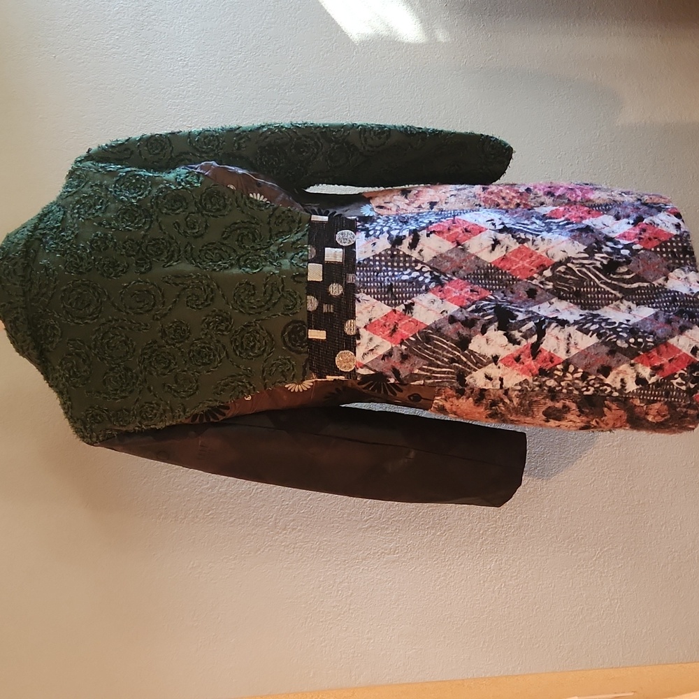GUC ADORE Coat - Picture 2 of 6